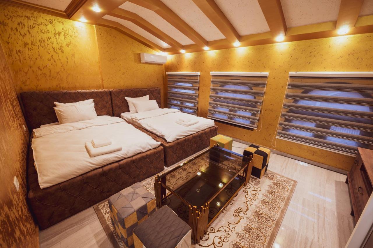 Hotel Premium Pristina Esterno foto