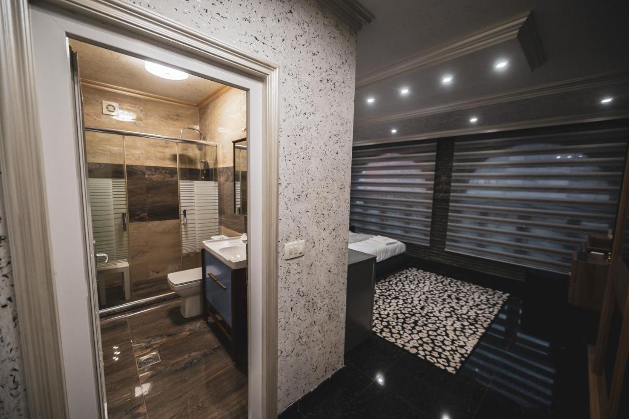 Hotel Premium Pristina Esterno foto