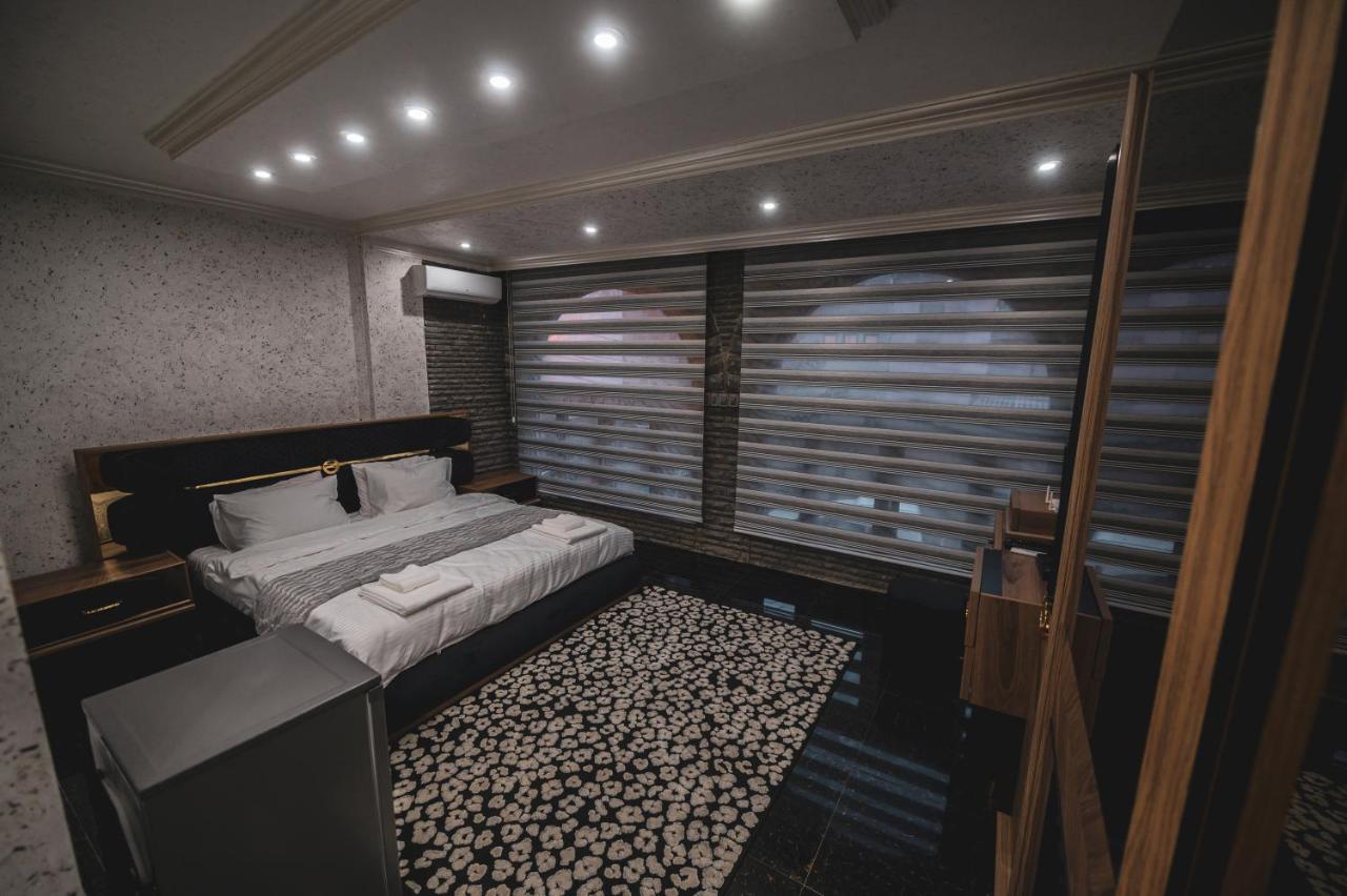Hotel Premium Pristina Esterno foto
