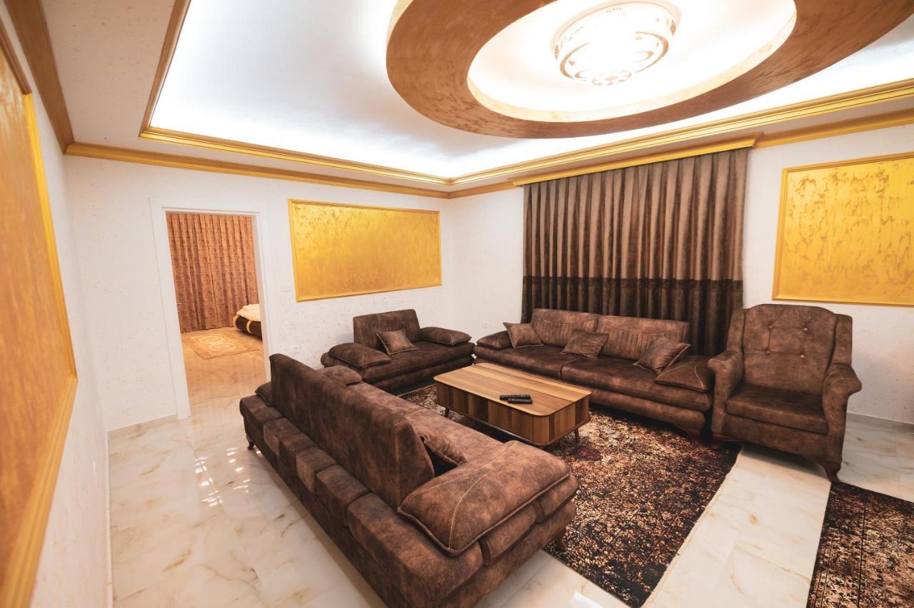 Hotel Premium Pristina Esterno foto