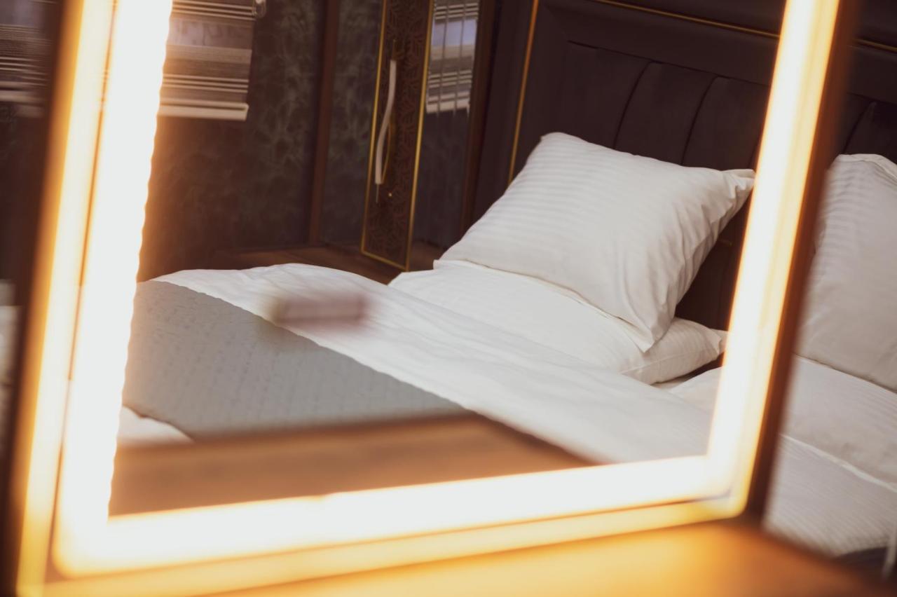 Hotel Premium Pristina Esterno foto