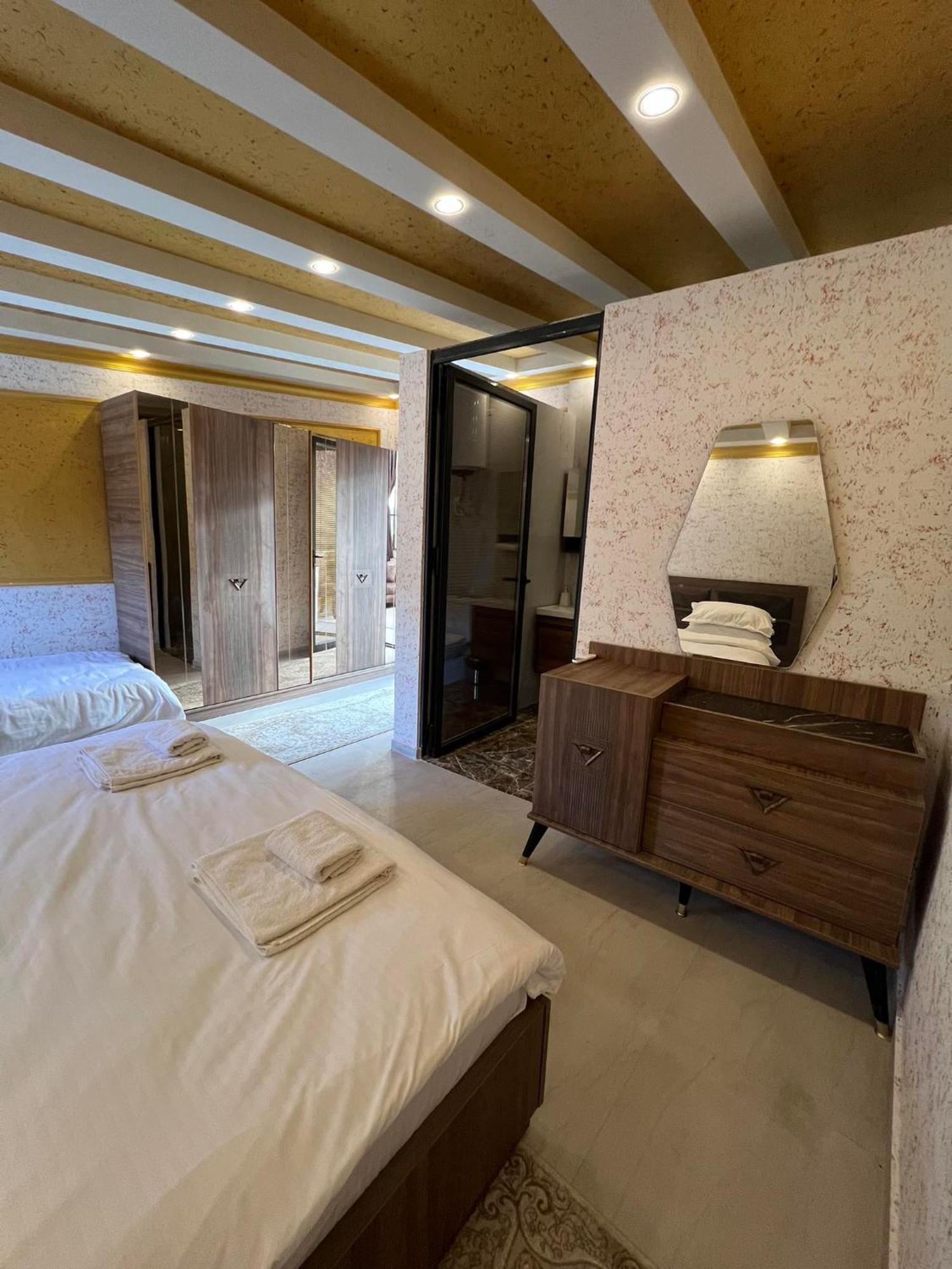 Hotel Premium Pristina Esterno foto