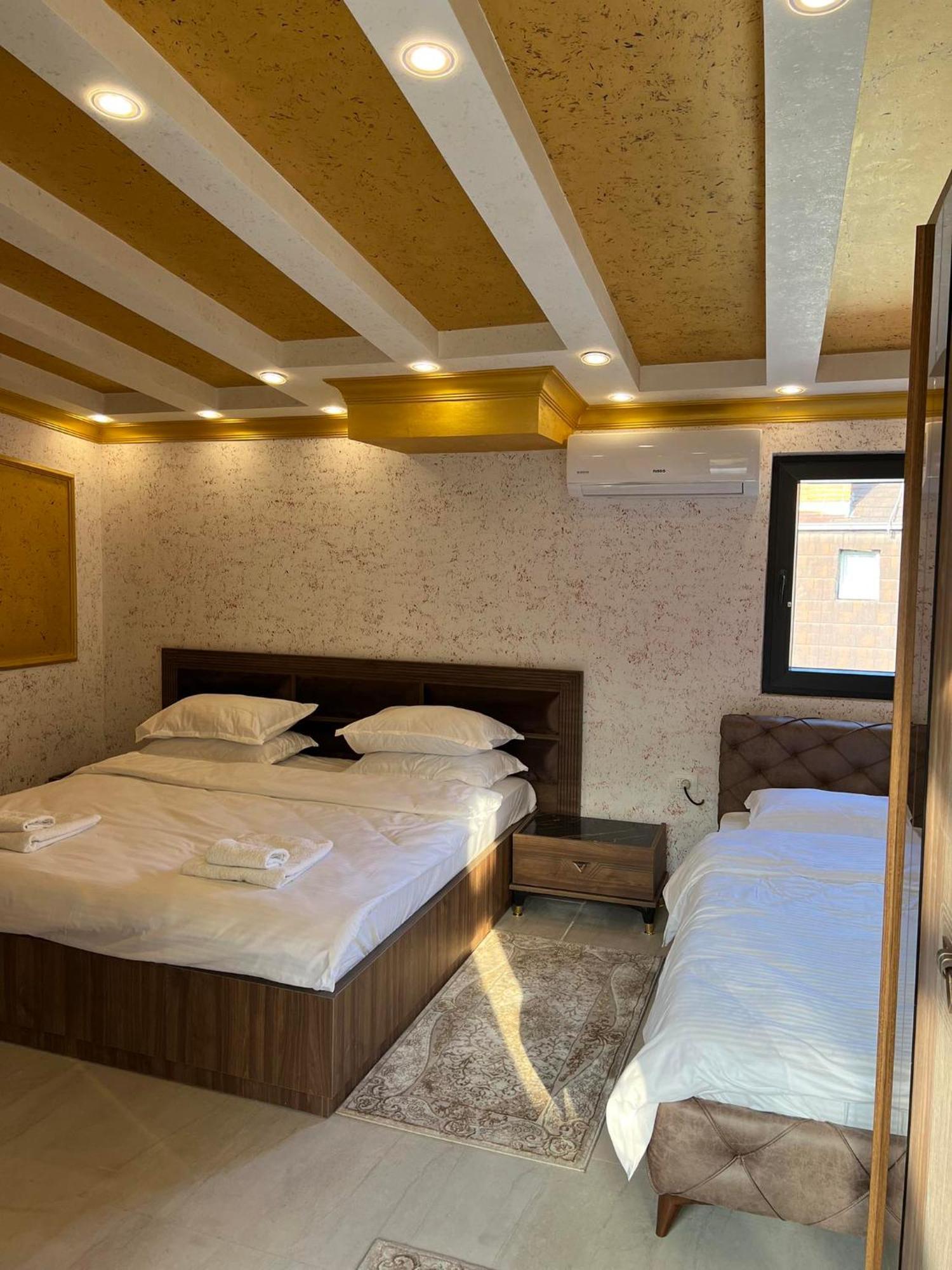 Hotel Premium Pristina Esterno foto