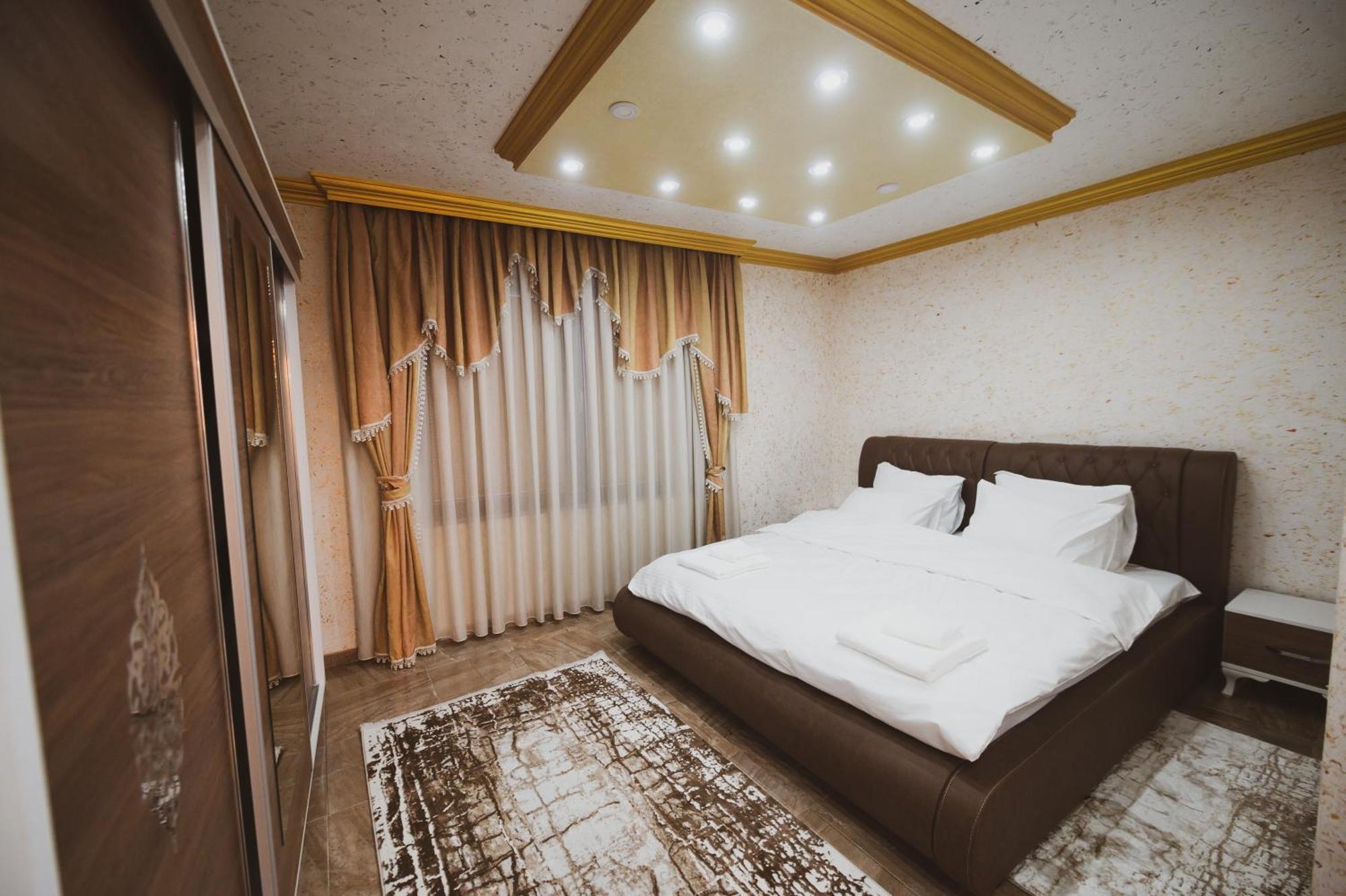 Hotel Premium Pristina Esterno foto