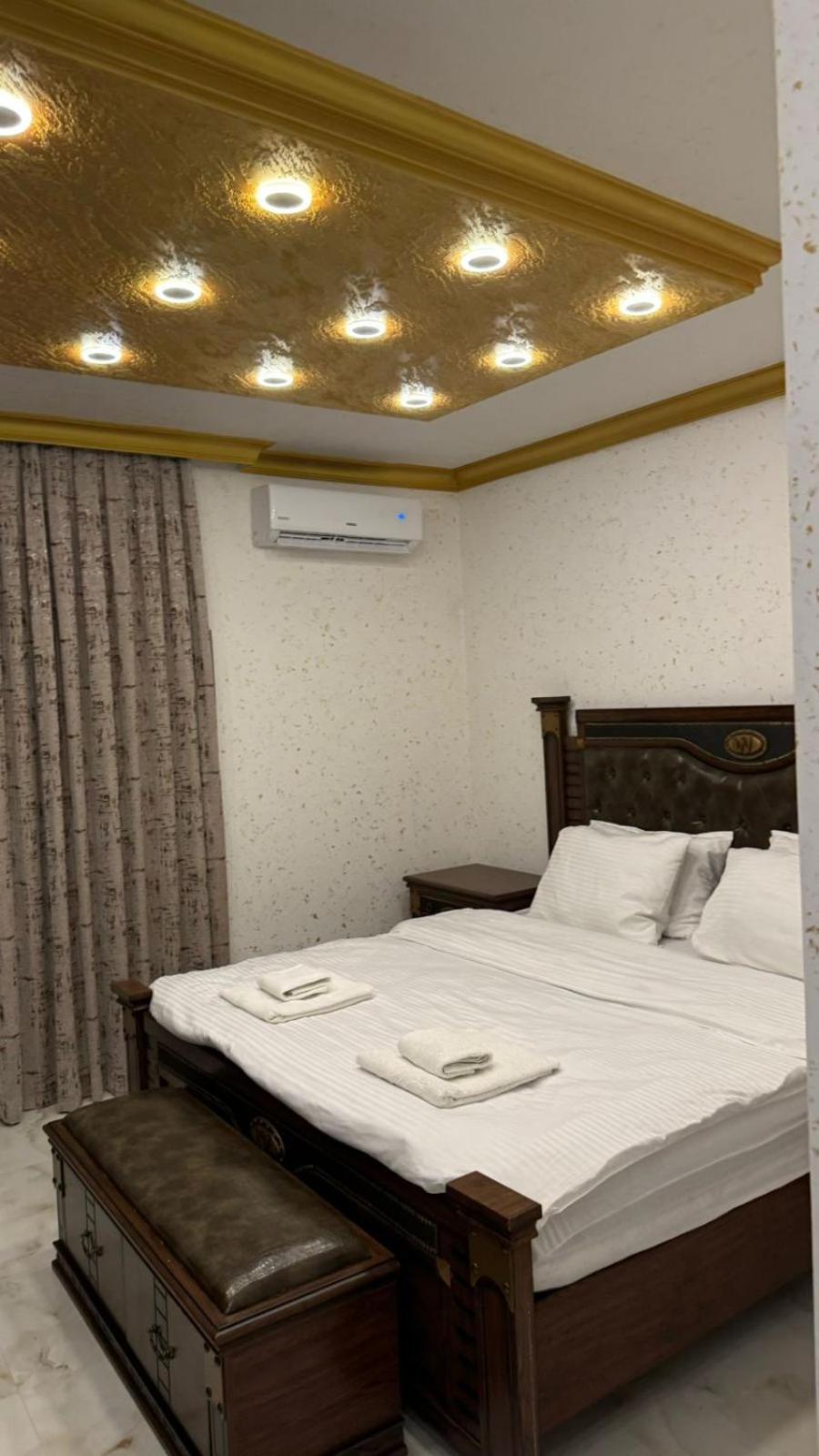 Hotel Premium Pristina Esterno foto