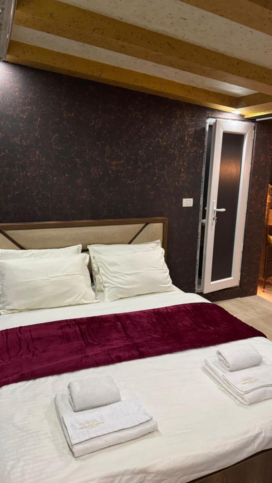 Hotel Premium Pristina Esterno foto