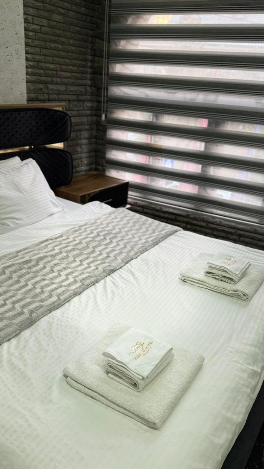 Hotel Premium Pristina Esterno foto